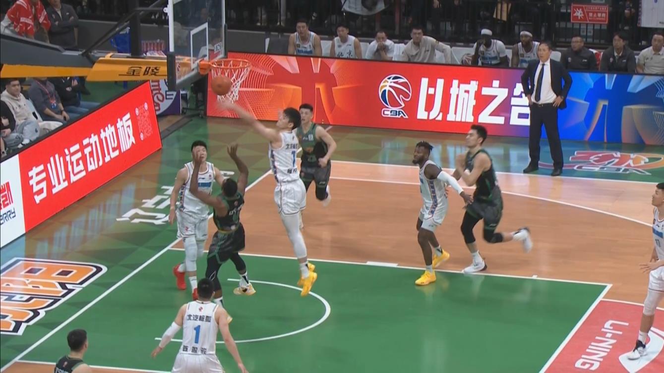 曾凡博釘板血帽弗格上籃 本場個人第6個蓋帽！