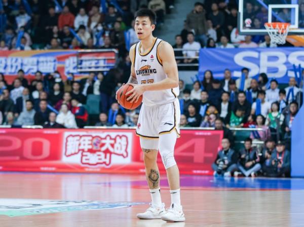 屋漏偏逢連夜雨！張鎮(zhèn)麟7中1僅得2分2板4助 末節(jié)受傷離場