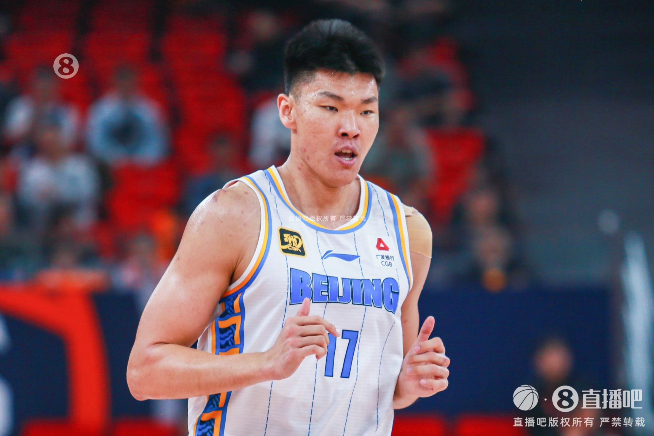 進(jìn)攻端把握機(jī)會不錯(cuò)！范子銘10投7中貢獻(xiàn)16分3助攻